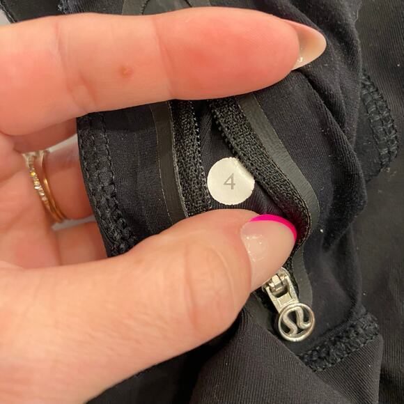 Lululemon Capri Leggings Black and Purple Size 4 - Picture 4 of 10